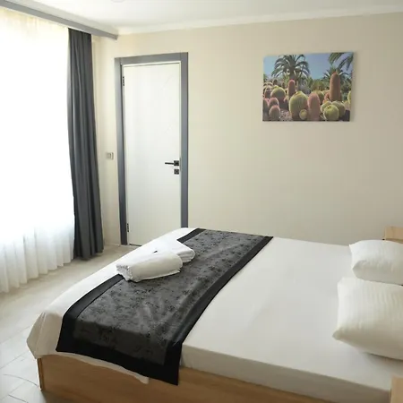 Aparthotel Leon Side